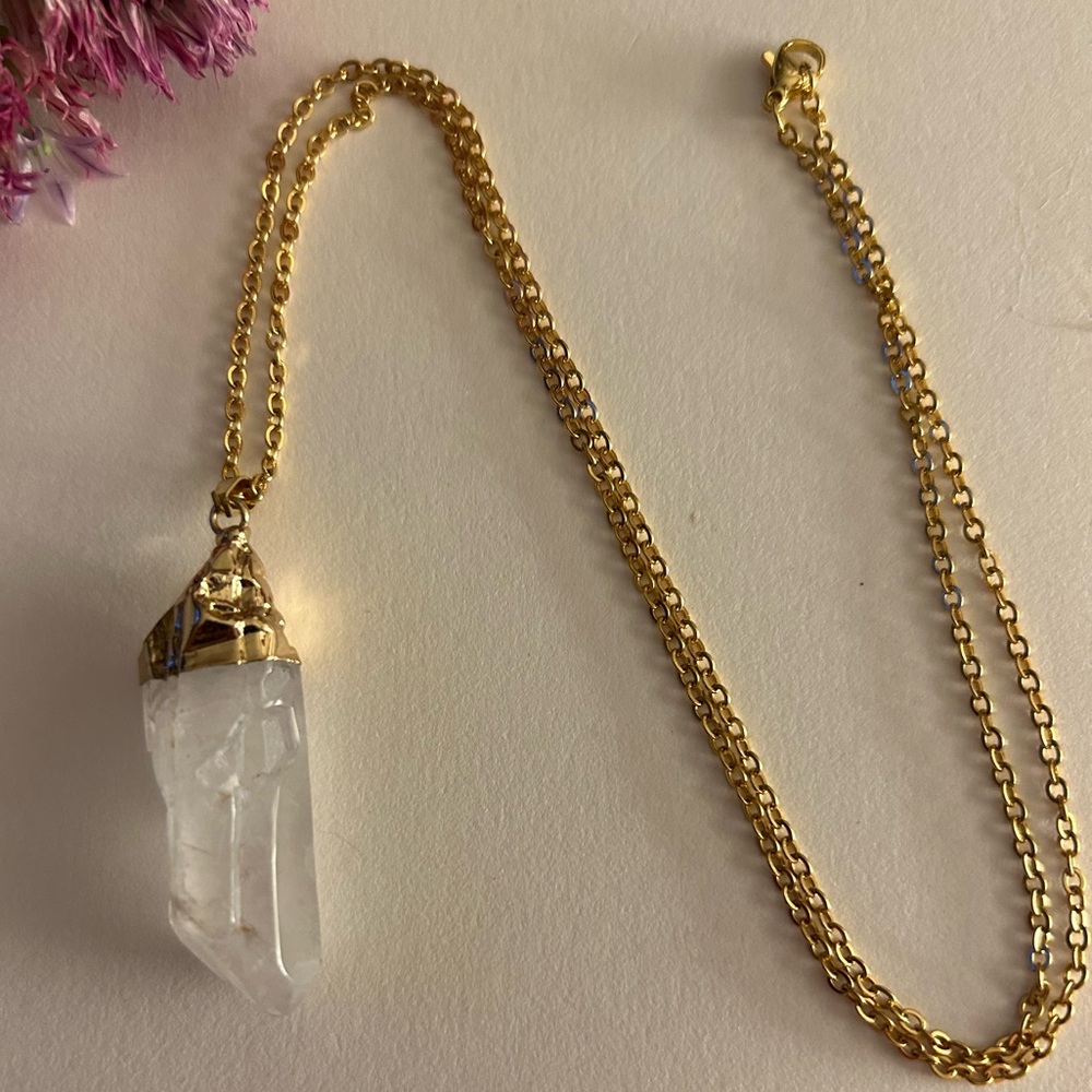 NWOT Necklace Quartz, Faceted polished stone, Goldplated, hypoallergenic chain